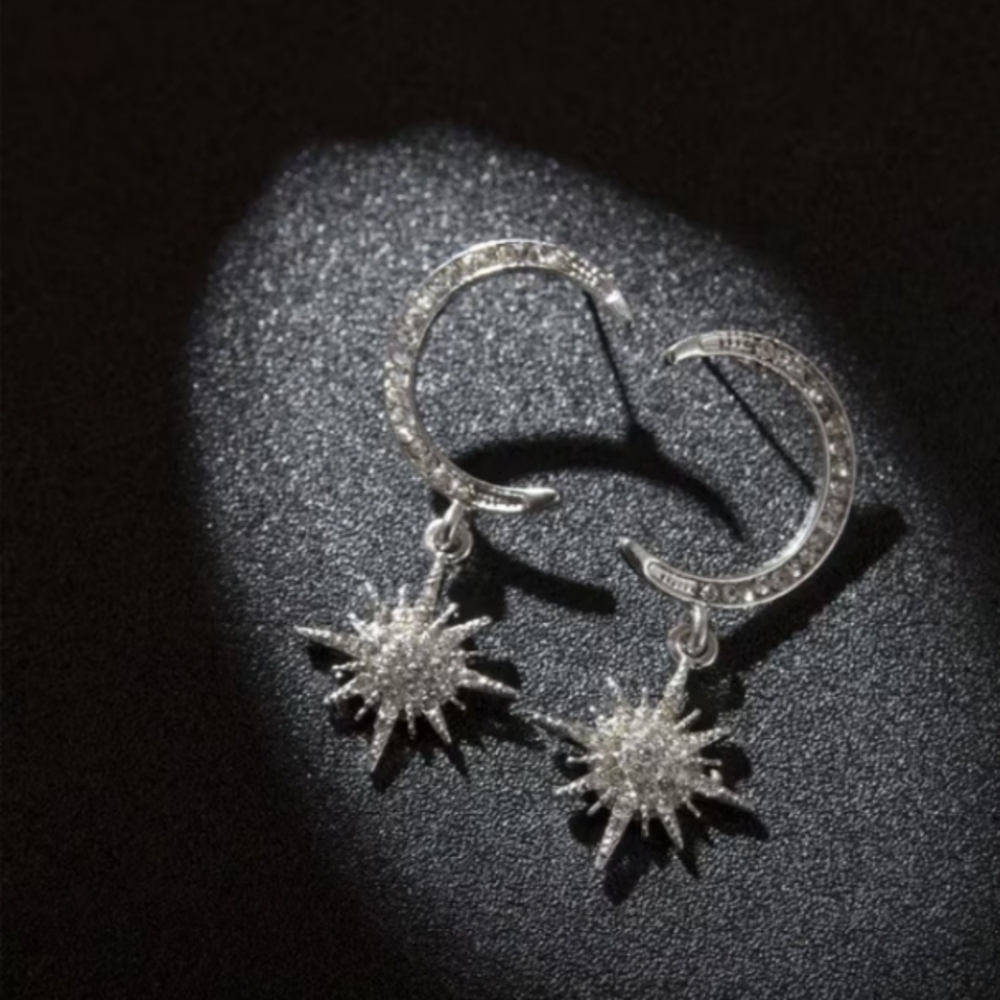 ♥️D Individually For $8 Or Bundle 4/$20 Silver Starburst Moon And Star Earring